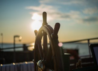 Odluka i Natječaj za dodjelu stipendija pomorske škole i fakulteta u školskoj/akademskoj godini 2020./2021.