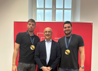 Zlatnim vaterpolistima Marku Žuveli i Filipu Kržiću dodijeljena priznanja Sveučilišta u Dubrovniku