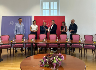 Zahvalnica profesoru Richardu Farkasu za desetljeće uspješne suradnje sa Sveučilištem u Dubrovniku