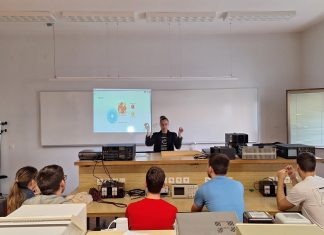 U sklopu ovogodišnjeg Festivala Znanosti održana je radionica na temu fotoelektričnog efekta, solarnih panela i nuklearnih elektrana Festival Znanosti radionica na temu fotoelektričnog efekta, solarnih panela i nuklearnih elektrana