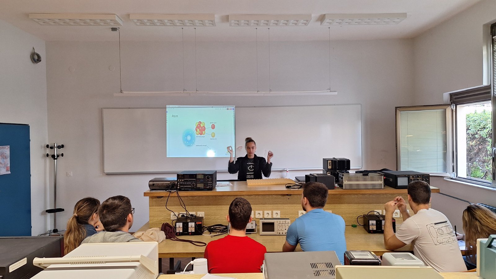 Festival Znanosti radionica na temu fotoelektričnog efekta, solarnih panela i nuklearnih elektrana