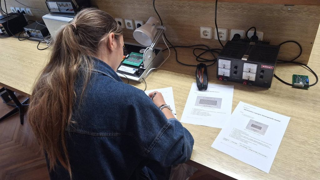 Festival Znanosti radionica  na temu fotoelektričnog efekta, solarnih panela i nuklearnih elektrana