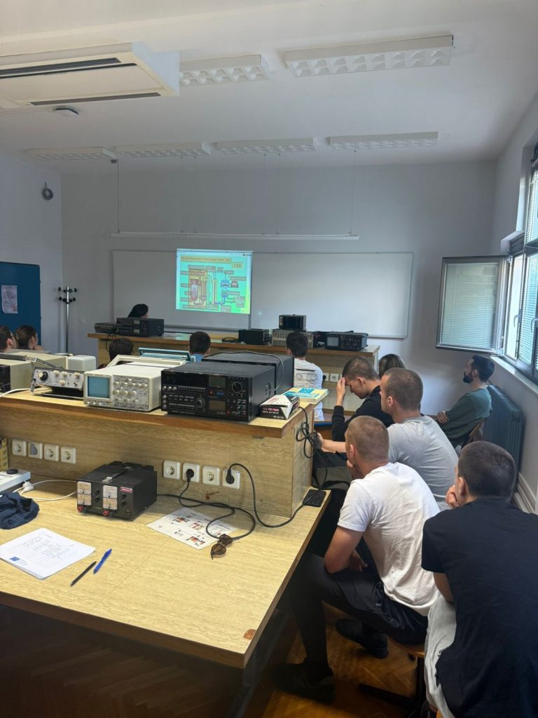 Festival Znanosti radionica  na temu fotoelektričnog efekta, solarnih panela i nuklearnih elektrana