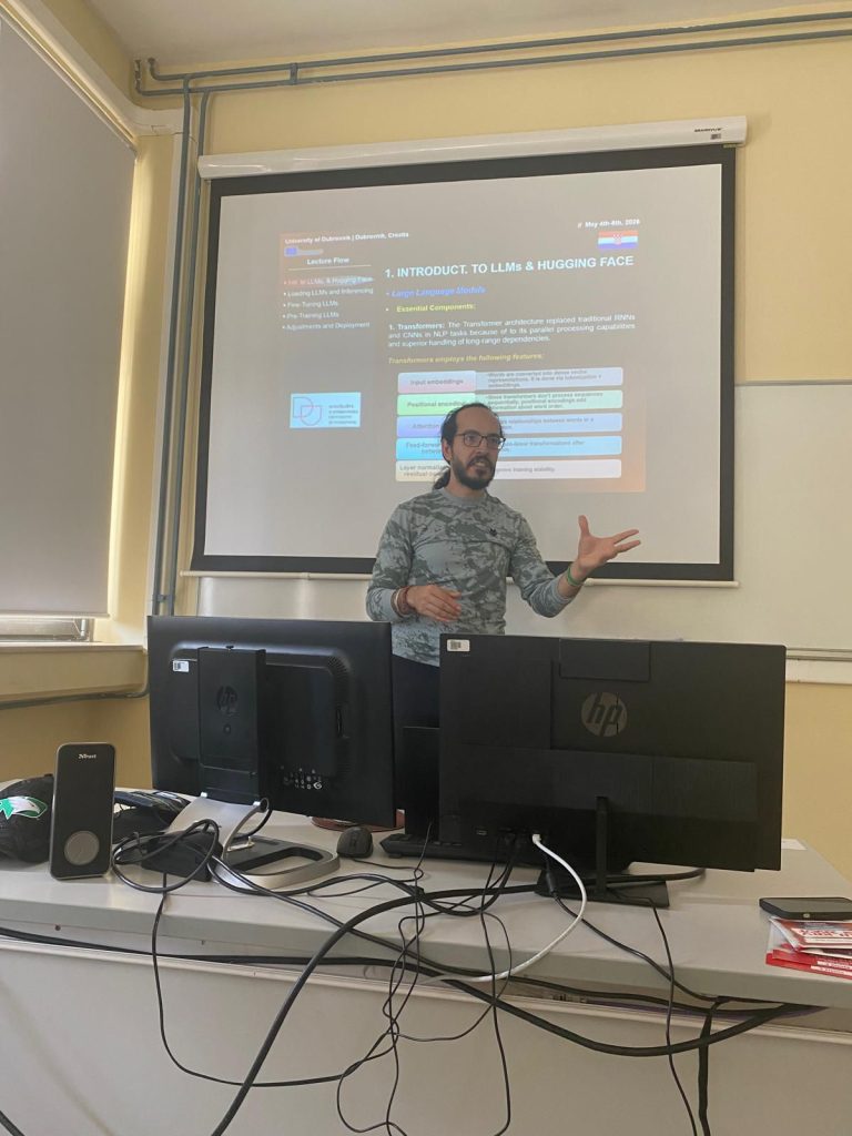 Profesor Utku Kose sa Sveučilišta Suleyman Demirel iz Turske održao je gostujuće predavanje na temu "Large Language Models with Hugging Face"