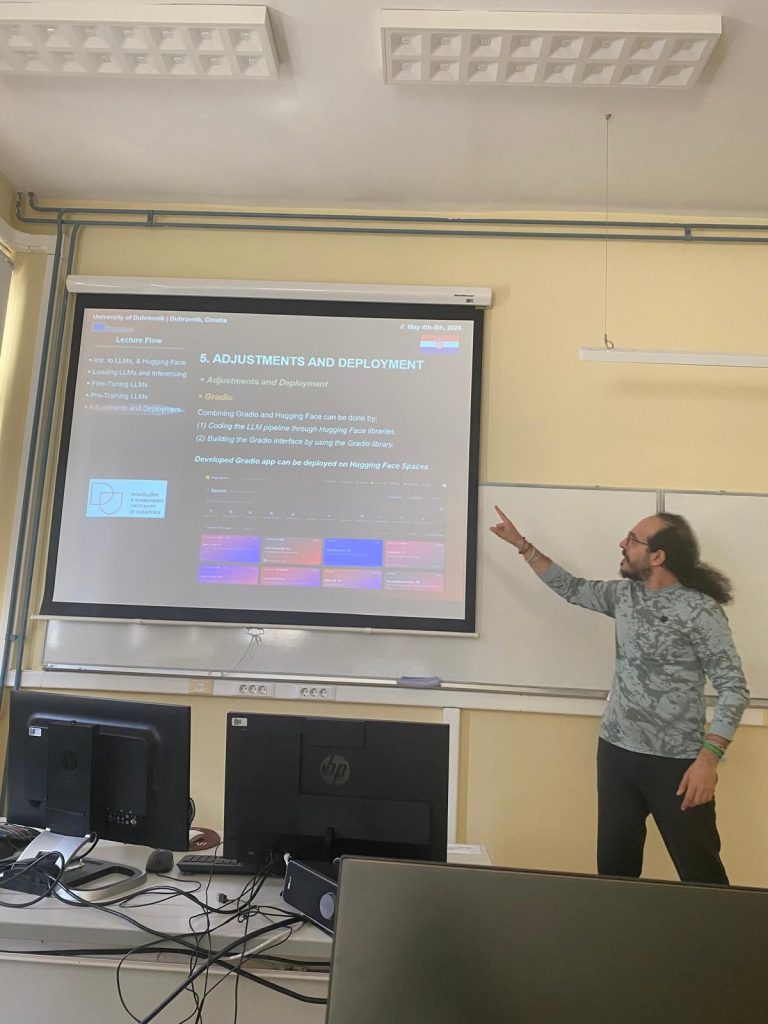 Profesor Utku Kose sa Sveučilišta Suleyman Demirel iz Turske održao je gostujuće predavanje na temu "Large Language Models with Hugging Face"